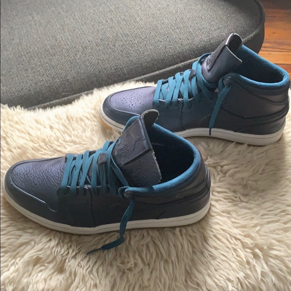 Nike Air Jordan 1 Mid Nouveau Space Blue Black